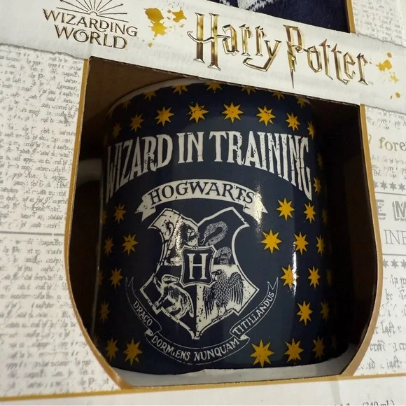 NWT Harry Potter Hogwarts Wizard in Training mug and socks set - Picture 3 of 7